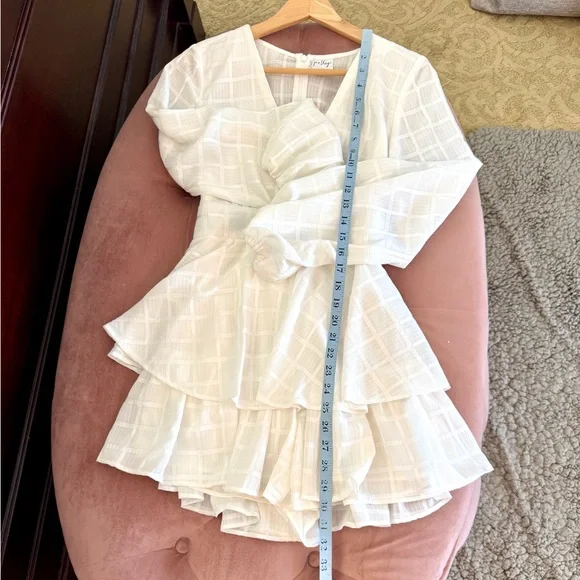 White romper long sleeves wrap size US10/ Medium - Picture 11 of 11